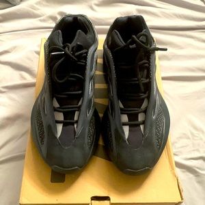 Yeezys 700 V3